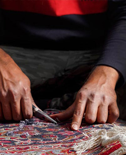 رفو گری قالی در قالیشویی زرگنده
